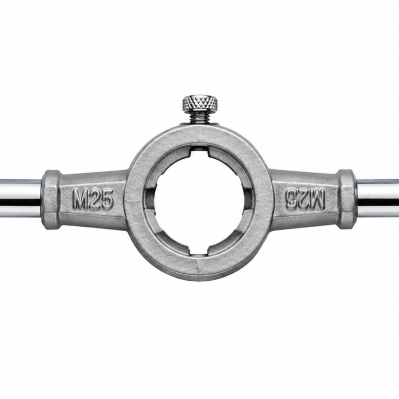 llave de terrajas m25 sobre fondo blanco